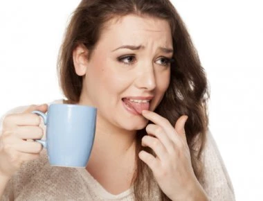 Κάψιμο στην γλώσσα: Με αυτό το κόλπο θα σας περάσει εύκολα (βίντεο)